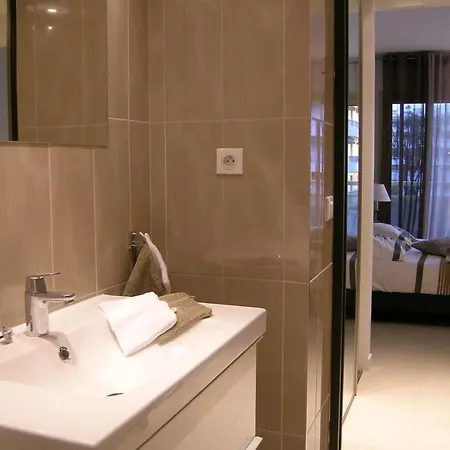 Modern Two Bedroom With Two Bathrooms, Just Behind The Carlton *