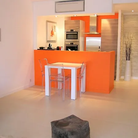 Modern Two Bedroom With Two Bathrooms, Just Behind The Carlton דירה