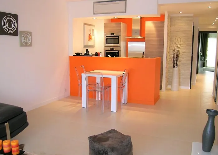 Modern Two Bedroom With Two Bathrooms, Just Behind The Carlton Daire