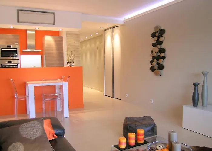 Daire Modern Two Bedroom With Two Bathrooms, Just Behind The Carlton *